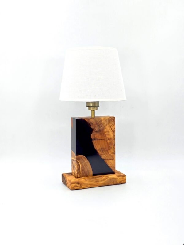 Lampa z drewna oliwnego i żywicy Loria B54
