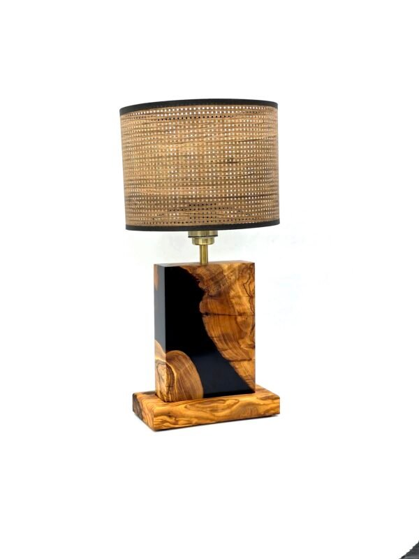 Lampa Loria B54 z drewna oliwnego i żywicy – ujęcie 2