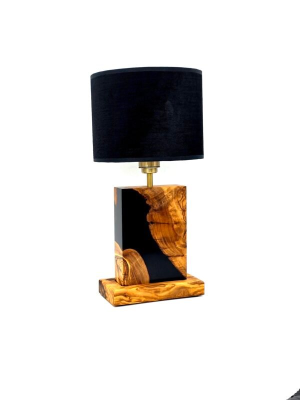 Lampa Loria B54 z drewna oliwnego i żywicy – ujęcie 3