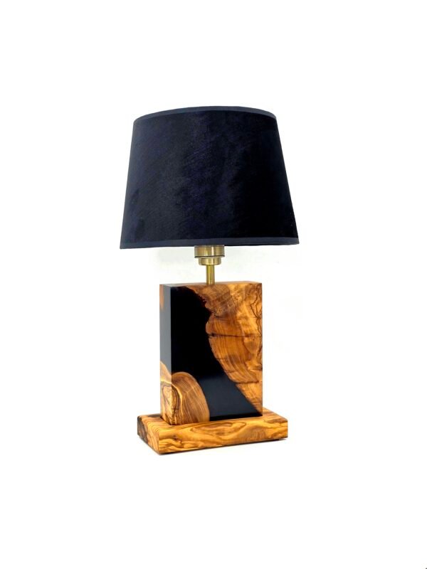 Lampa Loria B54 z drewna oliwnego i żywicy – ujęcie 4