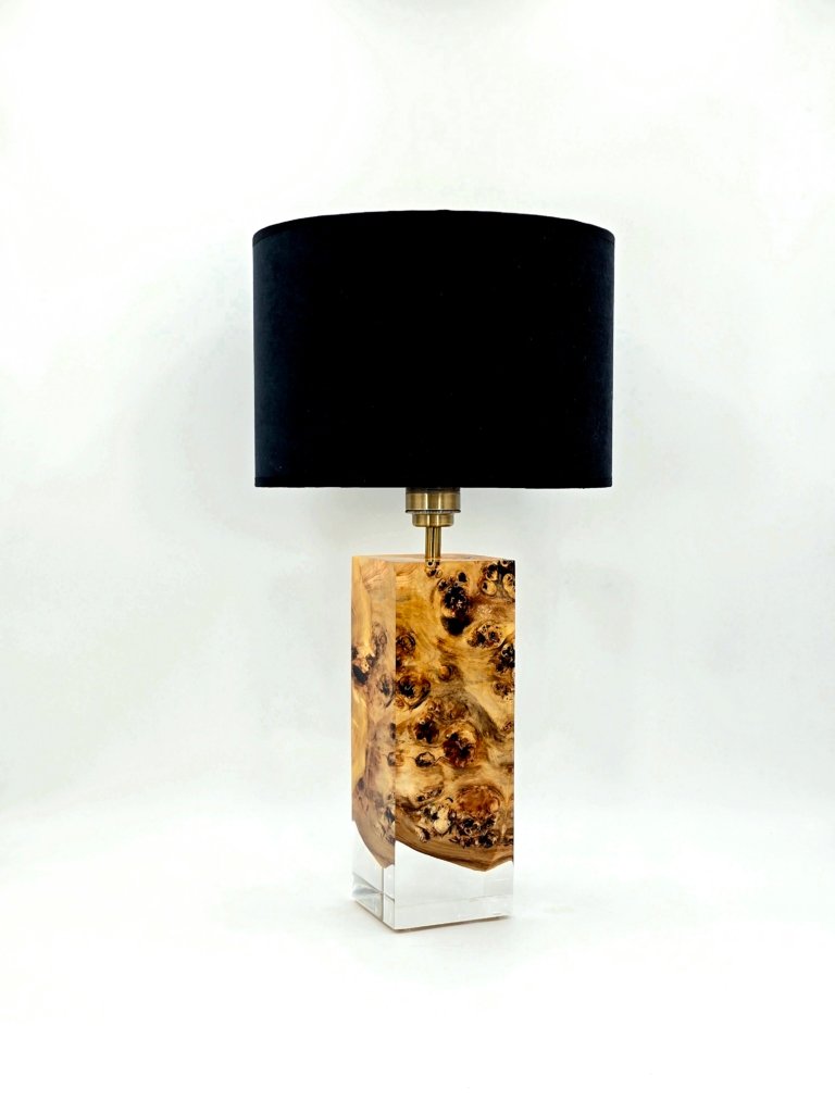lampa z drewna i żywicy epoksydowej handmade