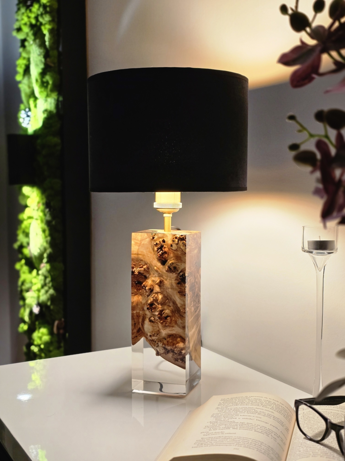 lampa stołowa z drewna oliwnego i żywicy – oxo (b57)